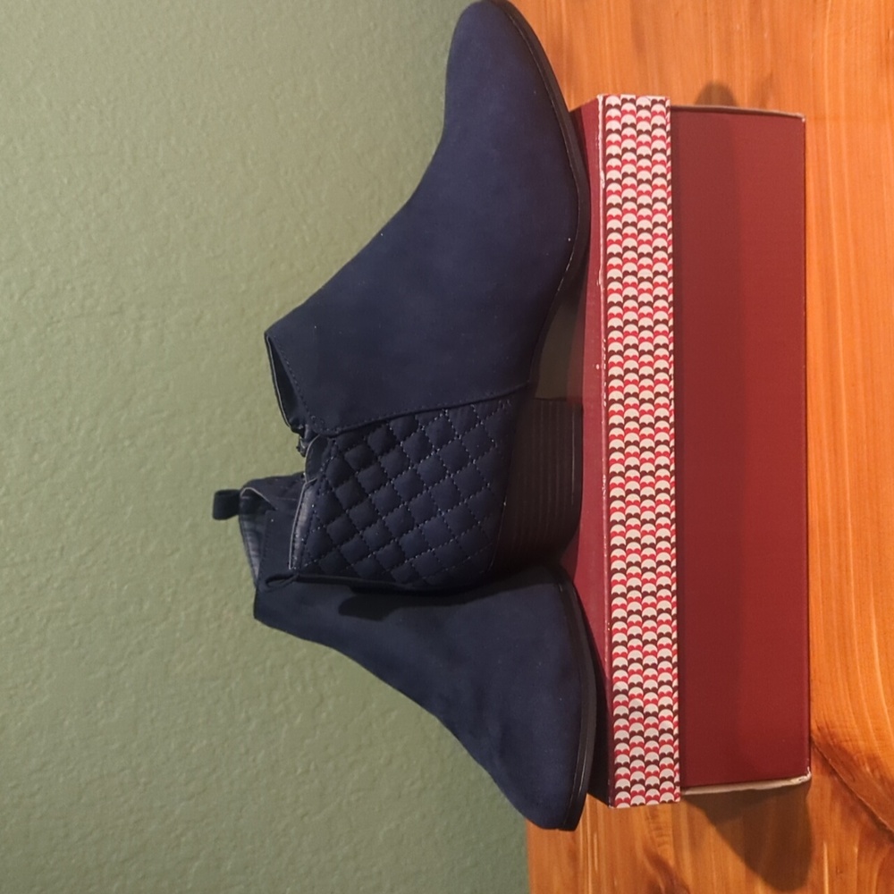 Blue suede shootie